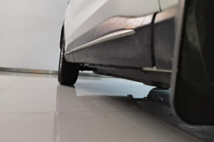Used Toyota Wildlander 2022 2.0L CVT 4x4 Luxury PLUS Edition Right Side Sill