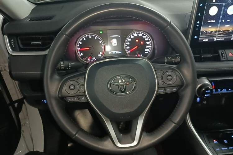Used Toyota Wildlander 2022 2.0L CVT Two-Wheel Drive Luxury PLUS Edition Steering Wheel