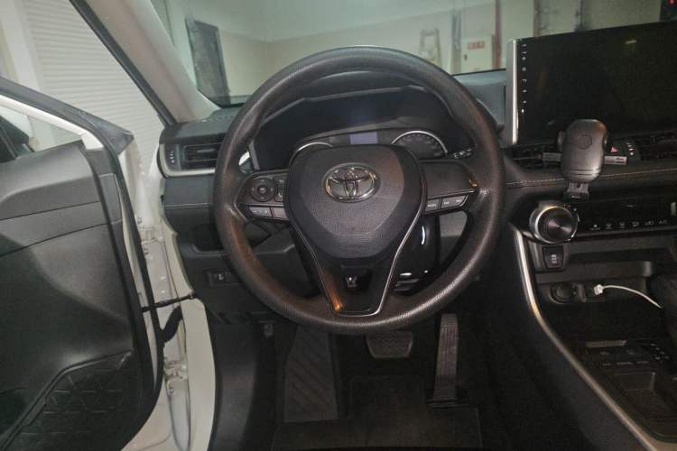 Used Toyota Wildlander 2022 2.0L CVT Two-Wheel Drive Leading Edition Steering Wheel