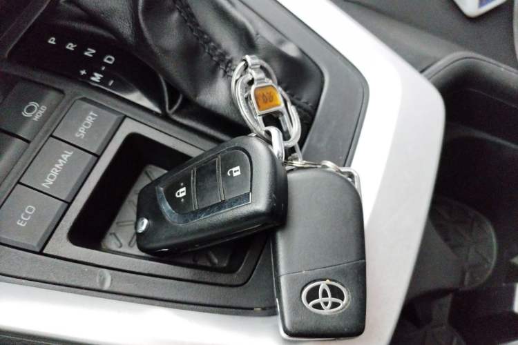 Used Toyota Wildlander 2022 2.0L CVT Two-Wheel Drive Leading Edition Vehicle Key
