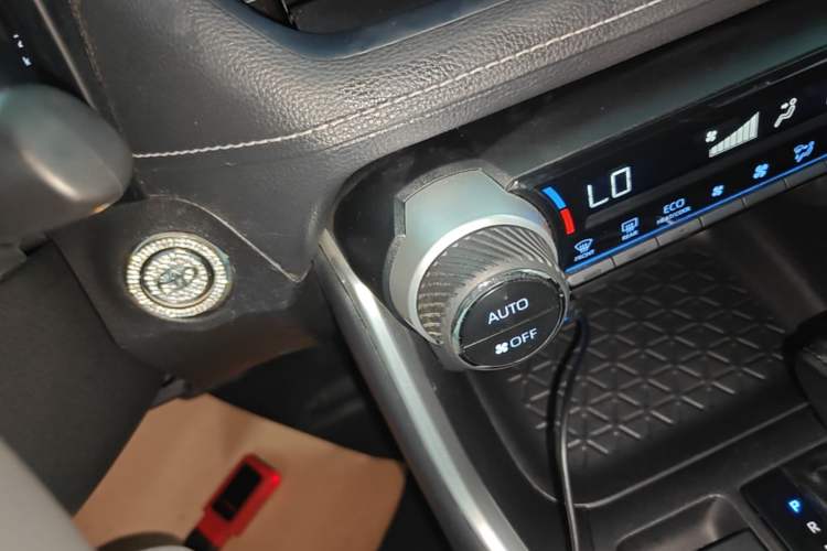 Used Toyota Wildlander 2022 2.0L CVT Two-Wheel Drive Luxury PLUS Edition Vehicle Key