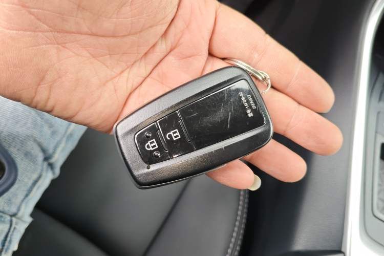 Used Toyota Wildlander 2022 2.0L CVT Two-Wheel Drive Luxury PLUS Edition Vehicle Key