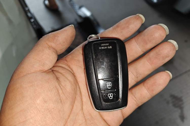 Used Toyota Wildlander 2022 2.0L CVT Two-Wheel Drive Luxury PLUS Edition Vehicle Key