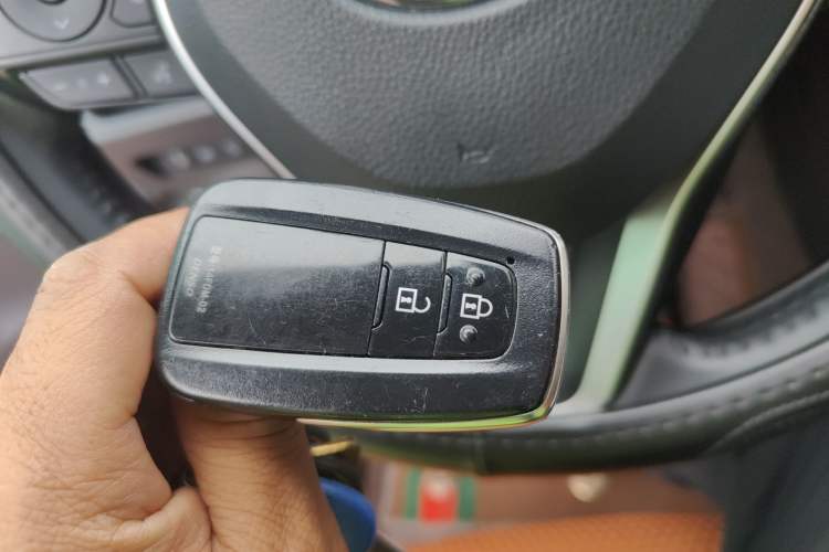 Used Toyota Wildlander 2022 2.0L CVT Two-Wheel Drive Luxury PLUS Edition Vehicle Key