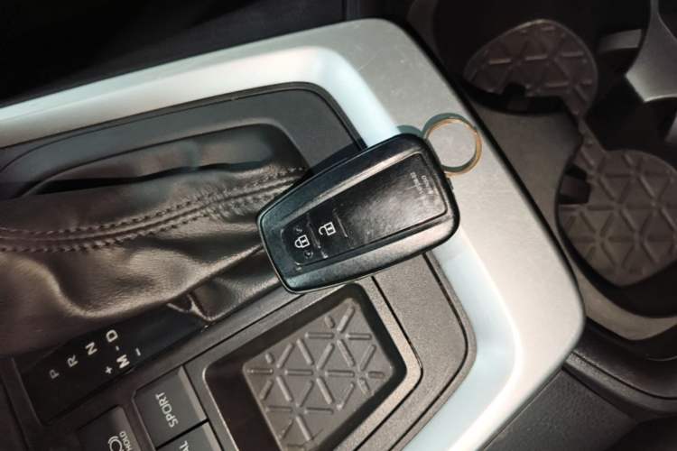 Used Toyota Wildlander 2022 2.0L CVT Two-Wheel Drive Luxury Edition Vehicle Key