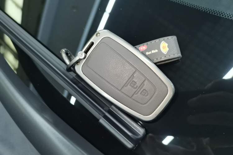 Used Toyota Wildlander 2022 2.0L CVT Two-Wheel Drive Luxury PLUS Edition Vehicle Key