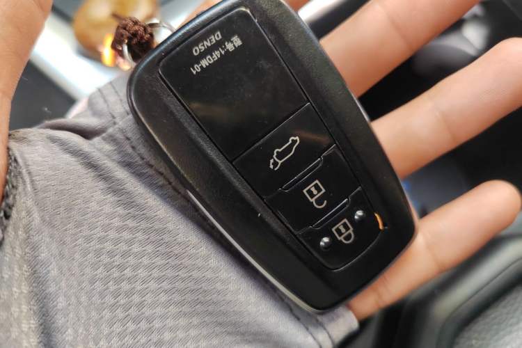 Used Toyota Wildlander 2022 Dual-Engine 2.5L E-CVT Two-Wheel Drive Prestige Edition Vehicle Key
