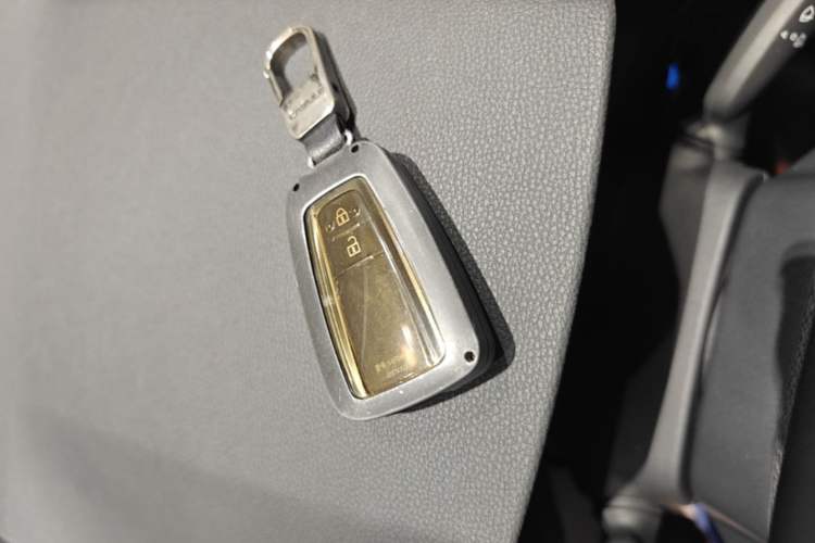Used Toyota Wildlander 2022 2.0L CVT 4x4 Luxury PLUS Edition Vehicle Key