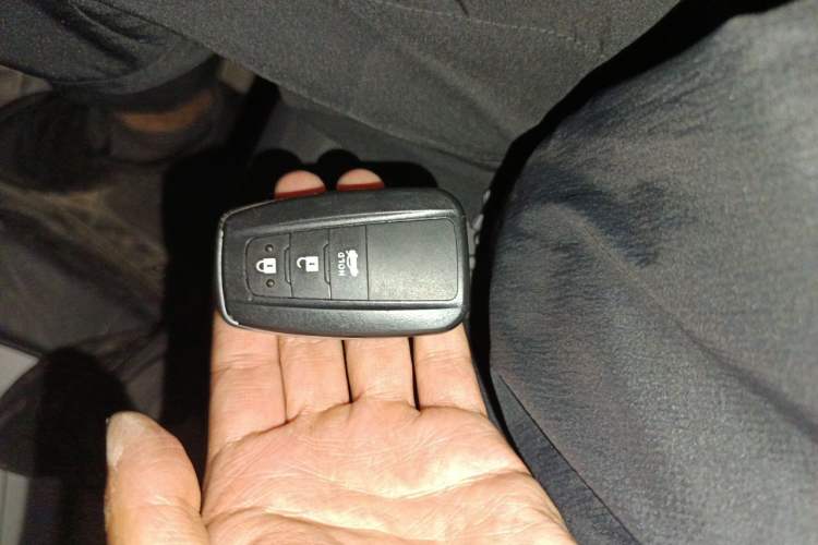 Used Toyota Wildlander 2022 2.0L CVT 4x4 Luxury PLUS Edition Vehicle Key