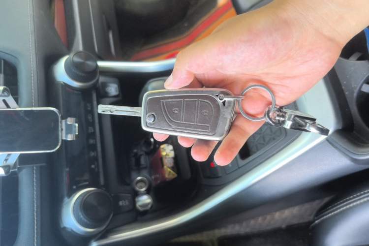 Used Toyota Wildlander 2022 Updated Version 2.0L CVT Two-Wheel Drive Leading Edition Vehicle Key