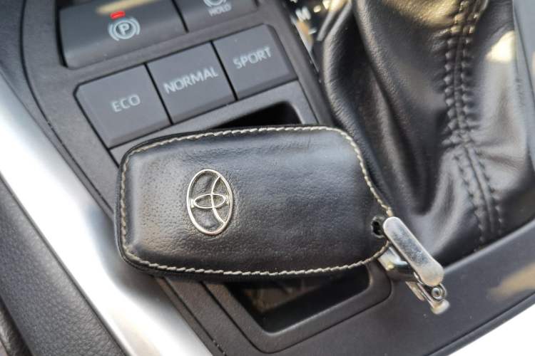 Used Toyota Wildlander 2022 2.0L CVT Two-Wheel Drive Luxury PLUS Edition Vehicle Key