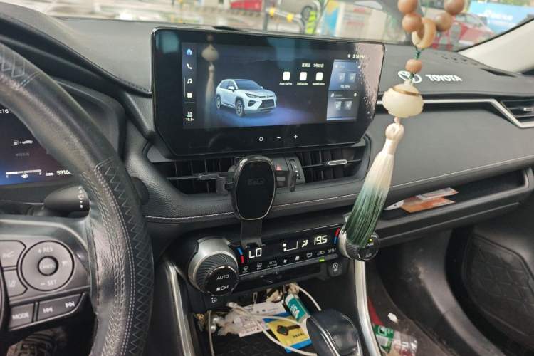 Used Toyota Wildlander 2023 2.0L CVT Two-Wheel Drive Luxury PLUS Edition Audio And AC Panel