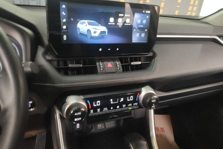 Used Toyota Wildlander 2023 Dual-Motor 2.5L E-CVT Two-Wheel Drive Luxury PLUS Edition Audio And AC Panel