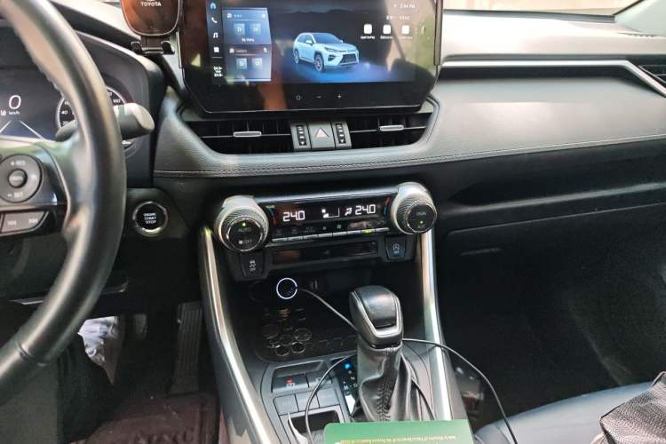 Used Toyota Wildlander 2023 2.0L CVT Two-Wheel Drive Luxury PLUS Edition Audio And AC Panel