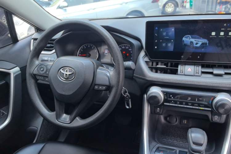 Used Toyota Wildlander 2023 2.0L CVT Two-Wheel Drive Leading Edition Center Console