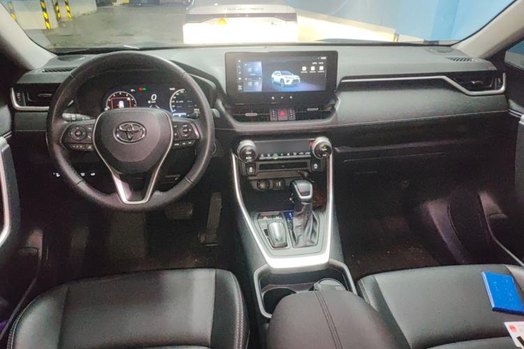 Used Toyota Wildlander 2023 2.0L CVT Two-Wheel Drive Luxury PLUS Edition Center Console