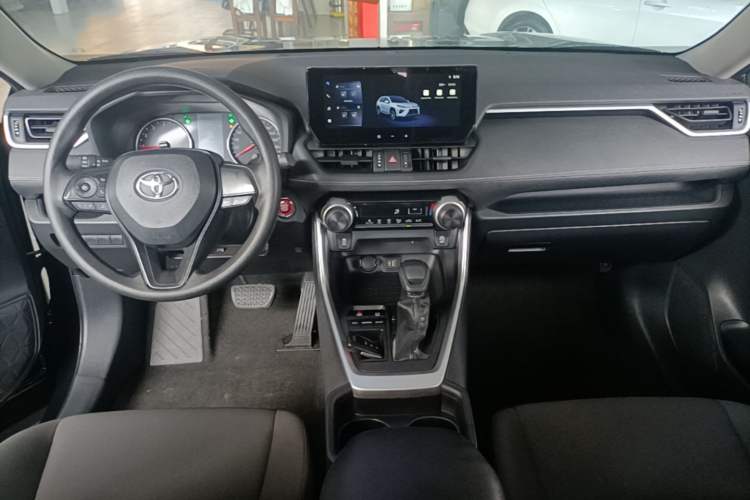 Used Toyota Wildlander 2023 2.0L CVT Two-Wheel Drive Leading Edition Center Console