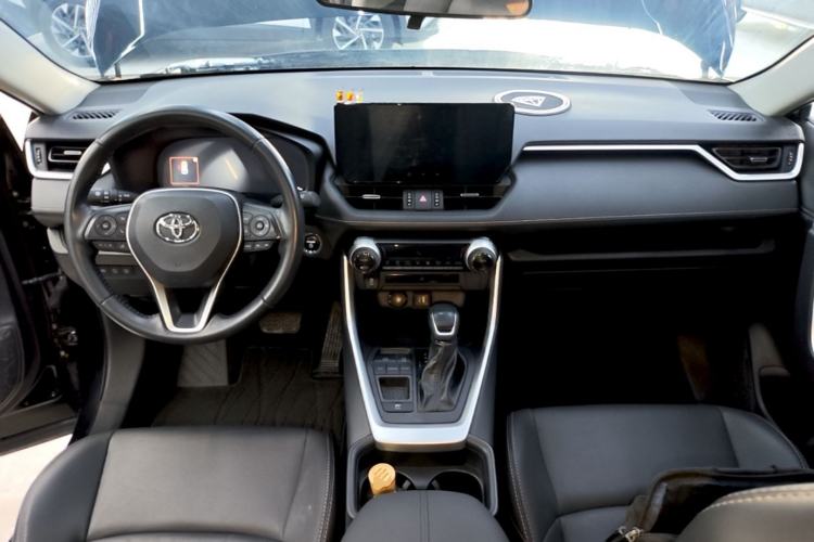 Used Toyota Wildlander 2023 Dual-Motor 2.5L E-CVT Two-Wheel Drive Luxury PLUS Edition Center Console
