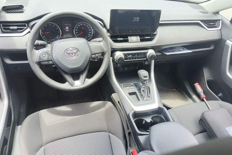 Used Toyota Wildlander 2023 2.0L CVT Two-Wheel Drive Leading Edition Center Console