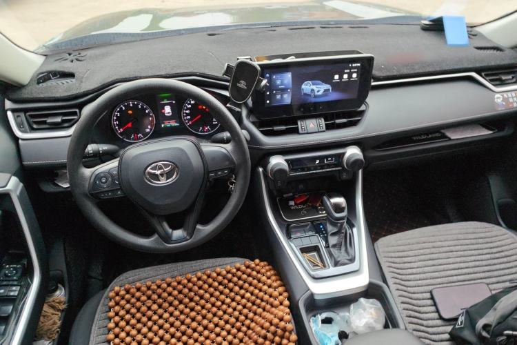 Used Toyota Wildlander 2023 2.0L CVT Two-Wheel Drive Leading Edition Center Console