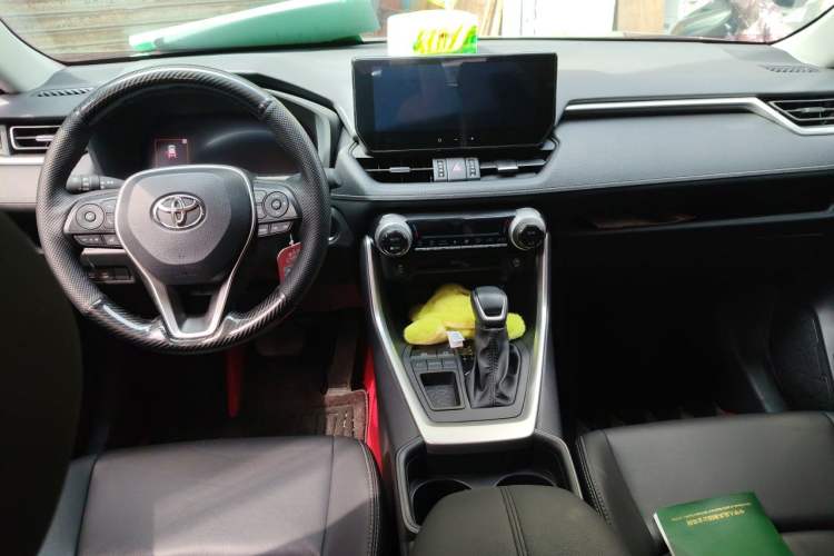 Used Toyota Wildlander 2023 2.0L CVT Two-Wheel Drive Luxury PLUS Edition Center Console