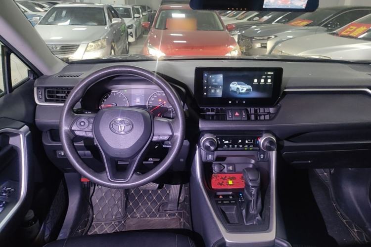 Used Toyota Wildlander 2023 2.0L CVT Two-Wheel Drive Leading Edition Center Console