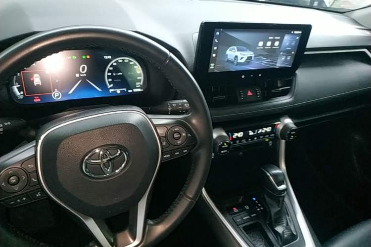 Used Toyota Wildlander 2023 2.0L CVT Two-Wheel Drive Luxury PLUS Edition Center Console