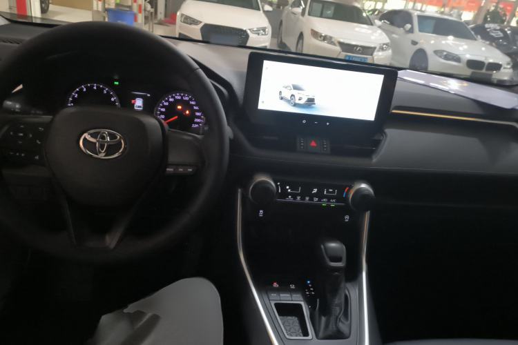 Used Toyota Wildlander 2023 2.0L CVT Two-Wheel Drive Leading Edition Center Console