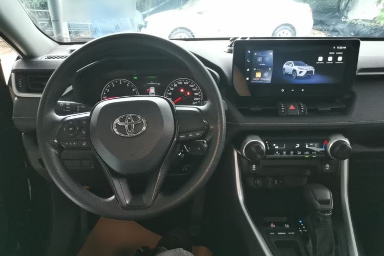 Used Toyota Wildlander 2023 2.0L CVT Two-Wheel Drive Leading Edition Center Console