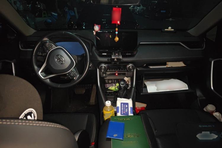 Used Toyota Wildlander 2023 Dual-Motor 2.5L E-CVT Two-Wheel Drive Luxury PLUS Edition Center Console