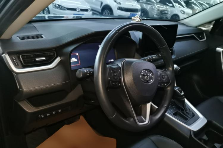 Used Toyota Wildlander 2023 2.0L CVT Two-Wheel Drive Luxury PLUS Edition Center Console
