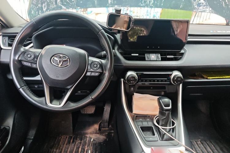 Used Toyota Wildlander 2023 Dual-Engine 2.5L E-CVT Two-Wheel Drive Urban Edition Center Console