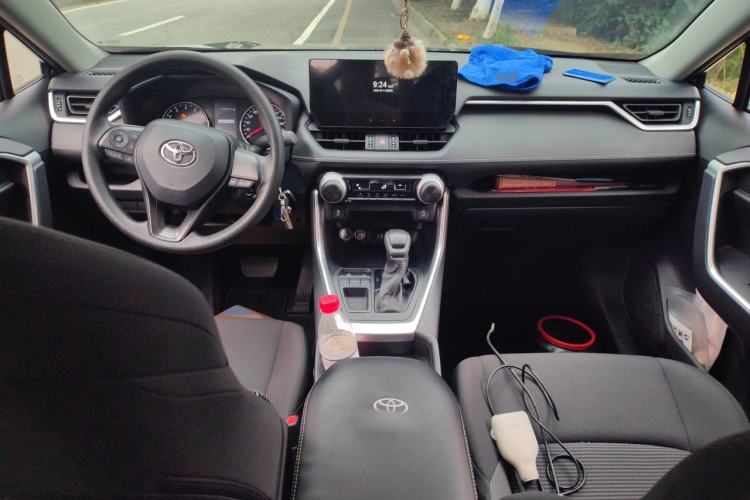 Used Toyota Wildlander 2023 2.0L CVT Two-Wheel Drive Leading Edition Center Console