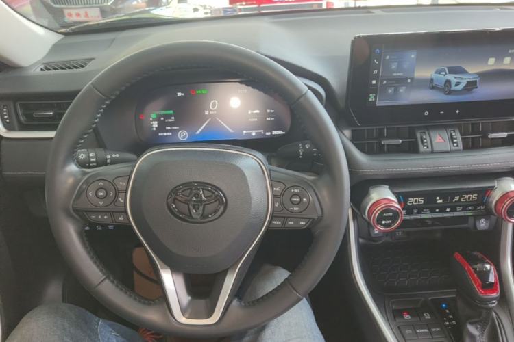 Used Toyota Wildlander 2023 2.0L CVT Two-Wheel Drive Luxury PLUS Edition Center Console