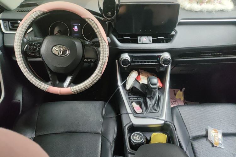 Used Toyota Wildlander 2023 2.0L CVT Two-Wheel Drive Leading Edition Center Console
