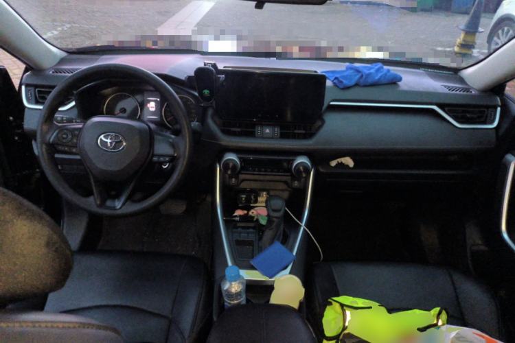 Used Toyota Wildlander 2023 2.0L CVT Two-Wheel Drive Leading Edition Center Console