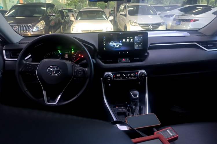 Used Toyota Wildlander 2023 2.0L CVT Two-Wheel Drive Urban Edition Center Console
