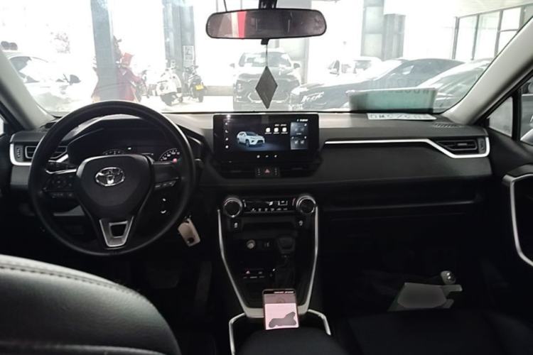 Used Toyota Wildlander 2023 2.0L CVT Two-Wheel Drive Leading Edition Center Console