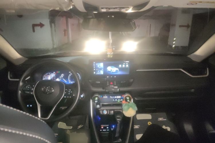 Used Toyota Wildlander 2023 2.0L CVT Two-Wheel Drive Luxury PLUS Edition Center Console