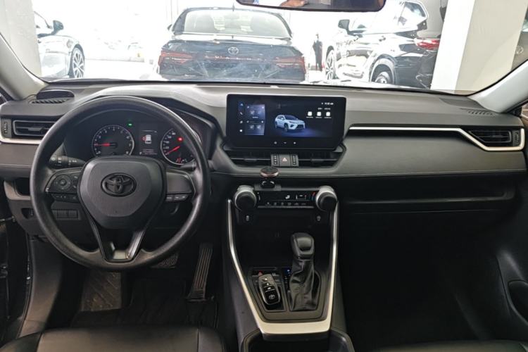Used Toyota Wildlander 2023 2.0L CVT Two-Wheel Drive Leading Edition Center Console