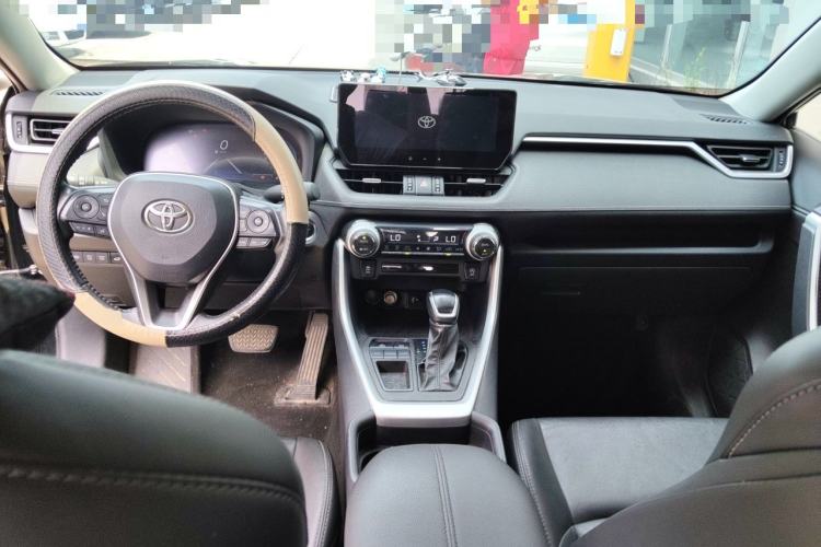 Used Toyota Wildlander 2023 2.0L CVT Two-Wheel Drive Luxury PLUS Edition Center Console