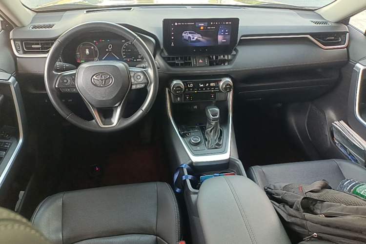 Used Toyota Wildlander 2023 Dual-Motor 2.5L E-CVT Four-Wheel Drive Prestige Edition Center Console