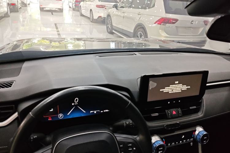 Used Toyota Wildlander 2023 2.0L CVT Two-Wheel Drive Luxury PLUS Edition Center Console