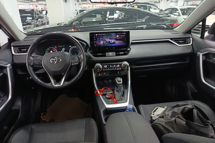 Used Toyota Wildlander 2023 Dual-Motor 2.5L E-CVT Four-Wheel Drive Prestige Edition Center Console