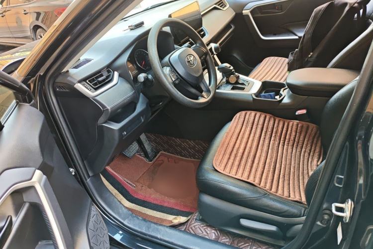 Used Toyota Wildlander 2023 2.0L CVT Two-Wheel Drive Leading Edition Driver Seat
