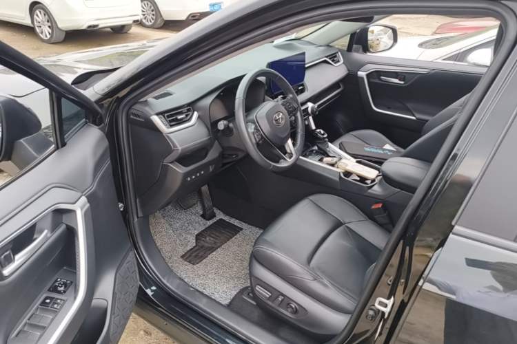 Used Toyota Wildlander 2023 2.0L CVT Two-Wheel Drive Luxury PLUS Edition Driver Seat