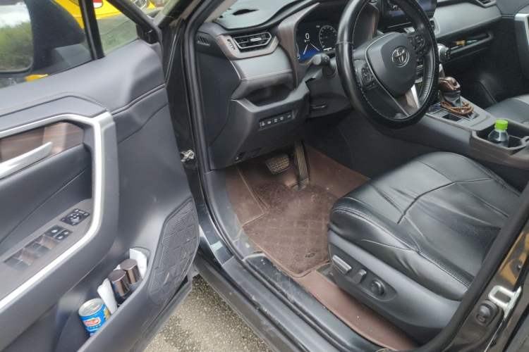 Used Toyota Wildlander 2023 Dual-Motor 2.5L E-CVT Two-Wheel Drive Luxury PLUS Edition Driver Seat
