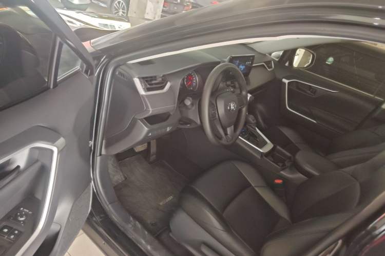 Used Toyota Wildlander 2023 2.0L CVT Two-Wheel Drive Leading Edition Driver Seat