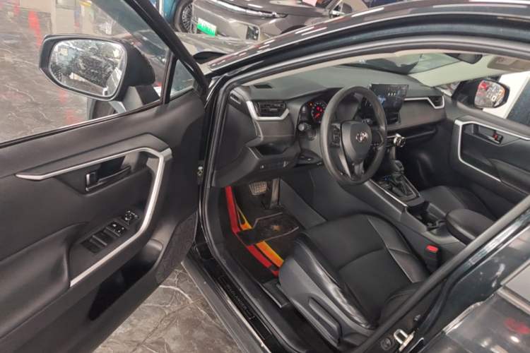Used Toyota Wildlander 2023 2.0L CVT Two-Wheel Drive Leading Edition Driver Seat