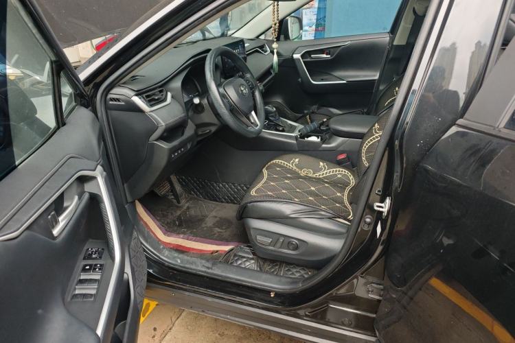 Used Toyota Wildlander 2023 2.0L CVT Two-Wheel Drive Luxury PLUS Edition Driver Seat